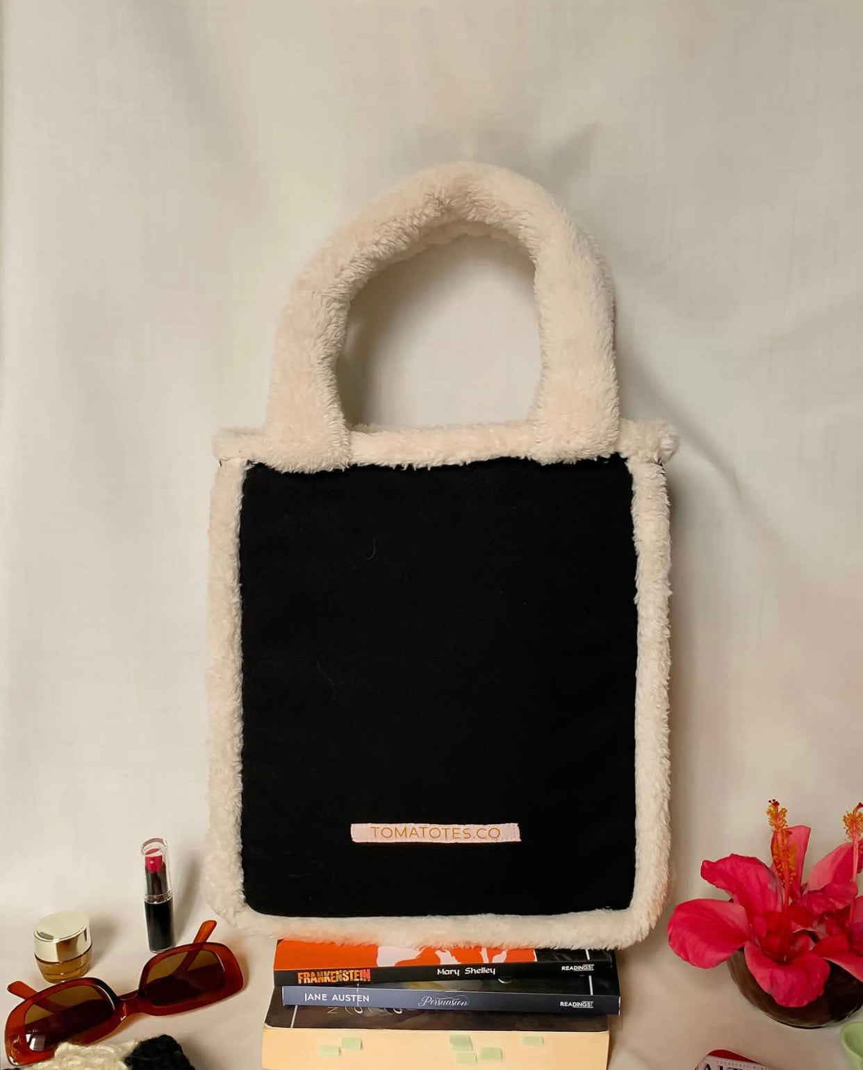 Black tote with Offwhite Fur 