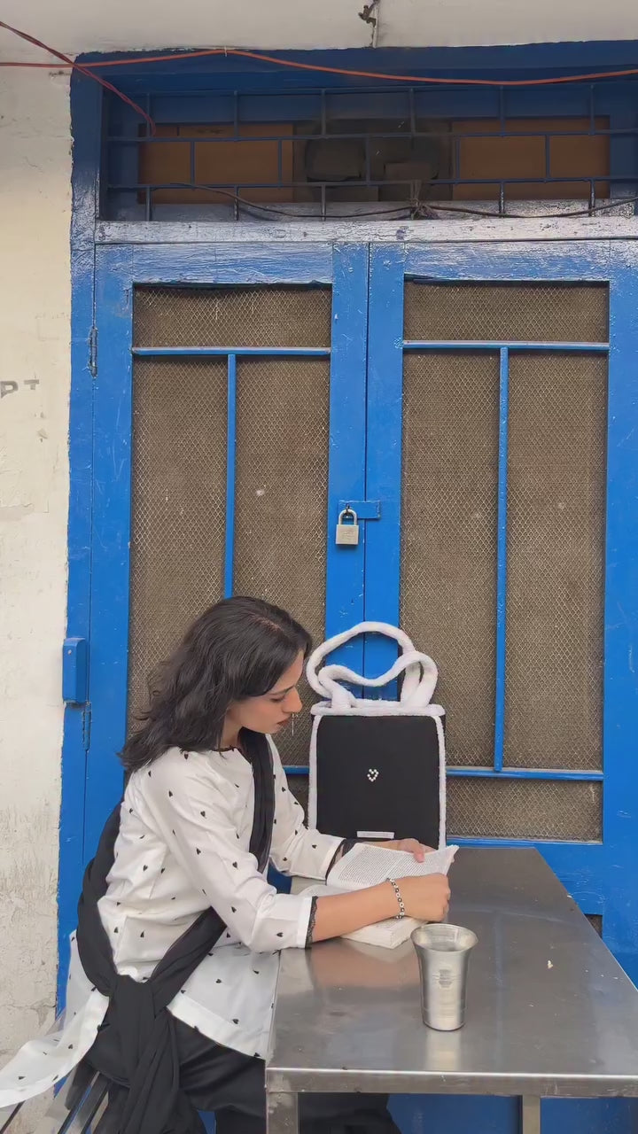 Iris - Black Tote w Off-white Fur